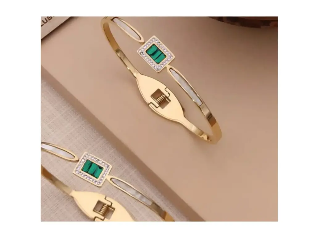 Green stone kada