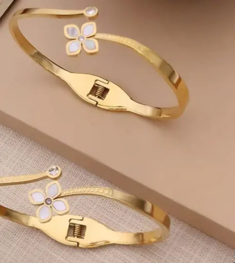 Flower white stone kada