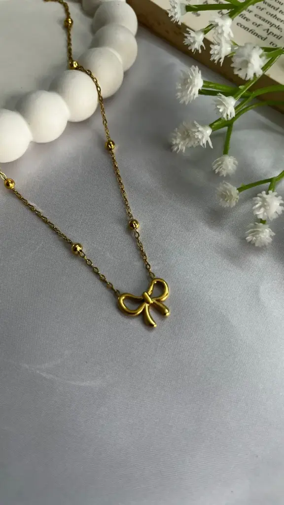 Bow necklace